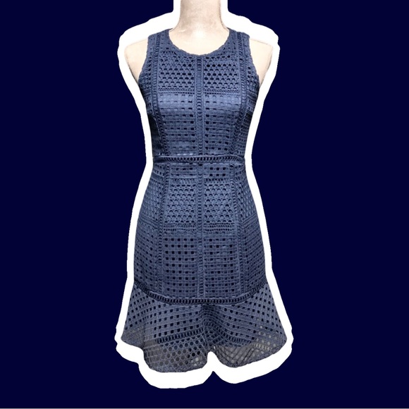 FOREVER NEW lace bodycon peplum hem dress - Picture 2 of 10